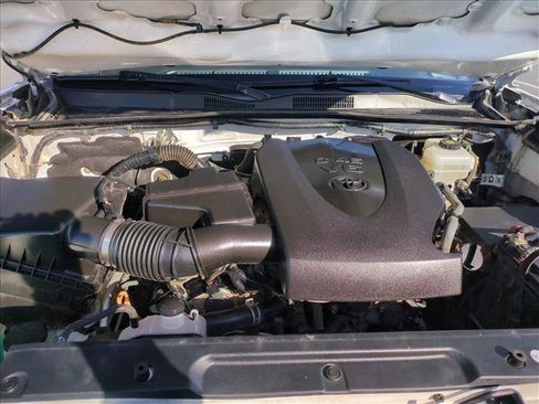 Used 2018 Toyota Tacoma TRD Off-Road w/ Technology Package image 21