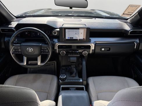 Used 2025 Toyota 4Runner SR5 AWD/4WD image 17