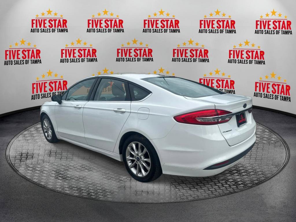 Used 2017 Ford Fusion SE FWD image 5