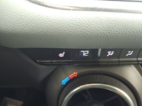 Used 2020 Chevrolet Blazer LT FWD image 9