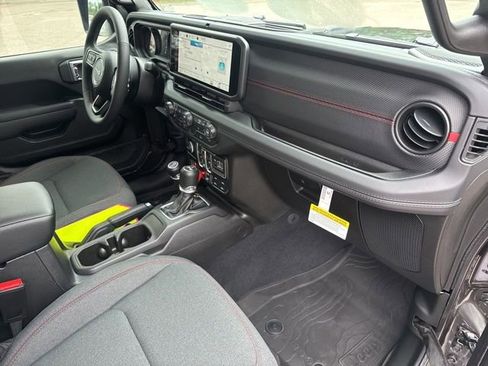 Used 2026 Jeep Wrangler Unlimited Rubicon AWD/4WD image 15