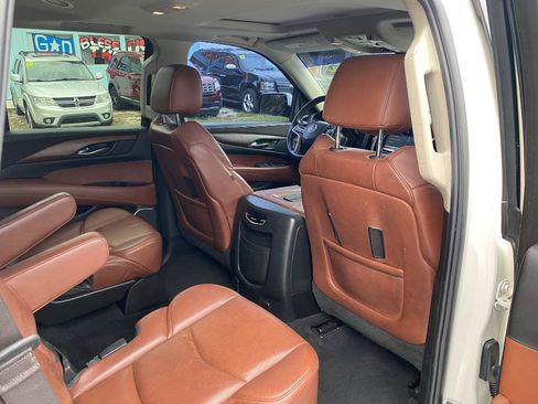 Used 2015 Cadillac Escalade Luxury RWD image 20