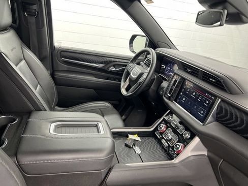 Used 2023 GMC Yukon Denali AWD/4WD image 29