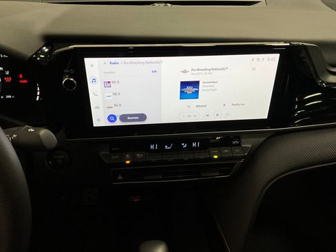 Used 2025 Toyota Camry SE w/ Multimedia Upgrade Package FWD image 7