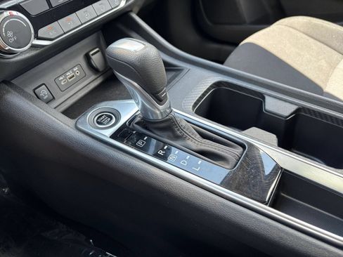 Used 2025 Nissan Sentra SV FWD image 39