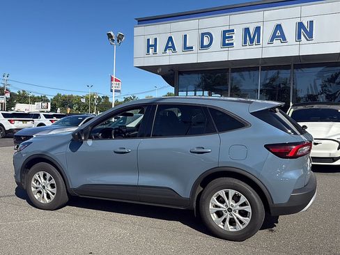 Used 2025 Ford Escape Active AWD/4WD image 2
