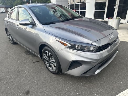 Used 2024 Kia Forte LXS w/ LXS Technology Package FWD image 2