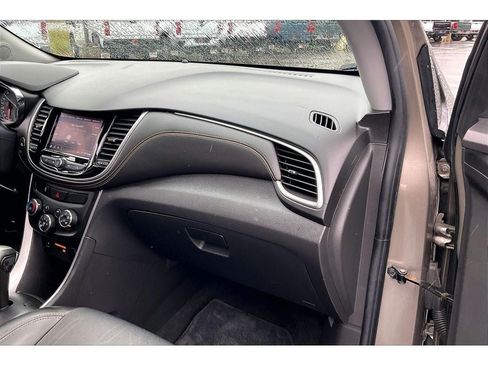 Used 2021 Chevrolet Trax LT w/ Driver Confidence Package AWD/4WD image 17