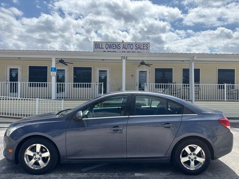 Used 2014 Chevrolet Cruze LT FWD image 2