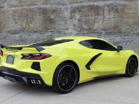 Used 2022 Chevrolet Corvette Stingray Premium Cpe w/ Z51 Performance Package RWD image 5