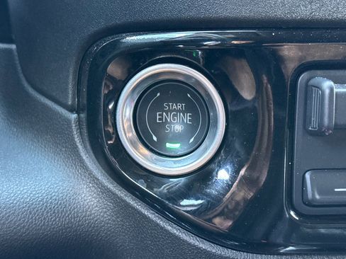 Used 2025 Chevrolet Silverado 2500 LTZ w/ LTZ Premium Package image 32