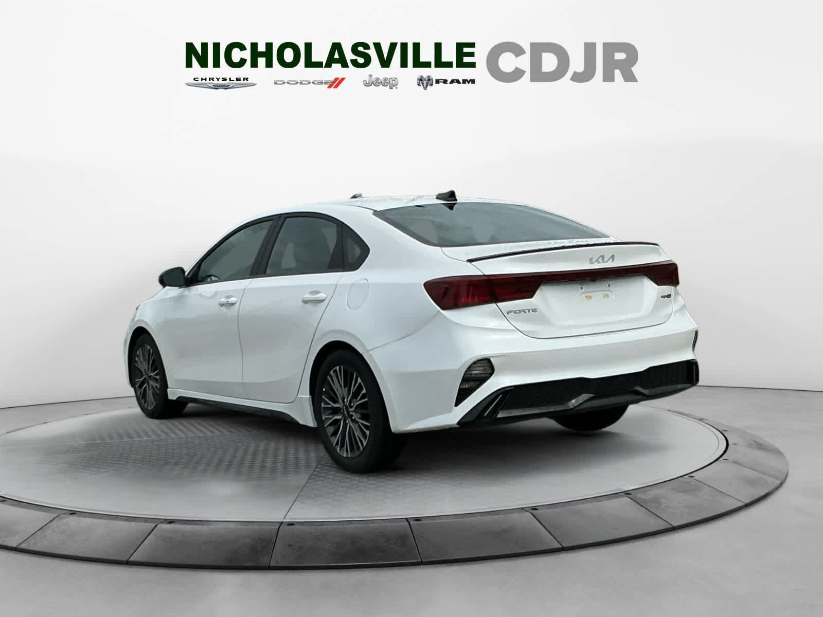 Used 2024 Kia Forte GT-Line w/ GT-Line Premium Package FWD image 3