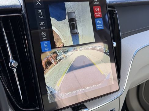 New 2026 Volvo XC60 B5 Ultra w/ Protection Package Premier image 21