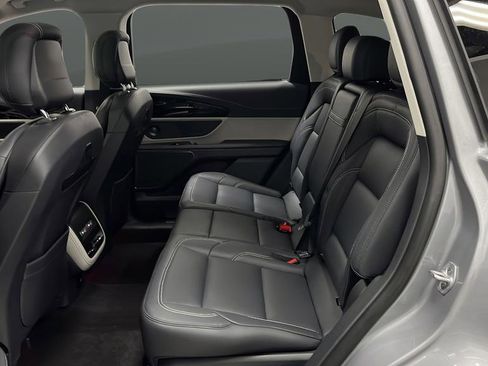 Used 2025 Lincoln Nautilus Premier w/ Equipment Group 102A AWD/4WD image 24