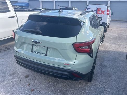 Used 2024 Chevrolet Trax RS w/ Sunroof Package image 11