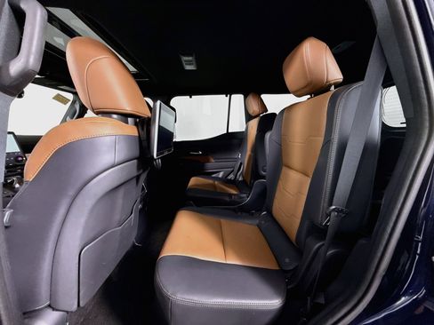 Used 2025 Lexus GX 550 w/ Accessory Package (31) AWD/4WD image 24