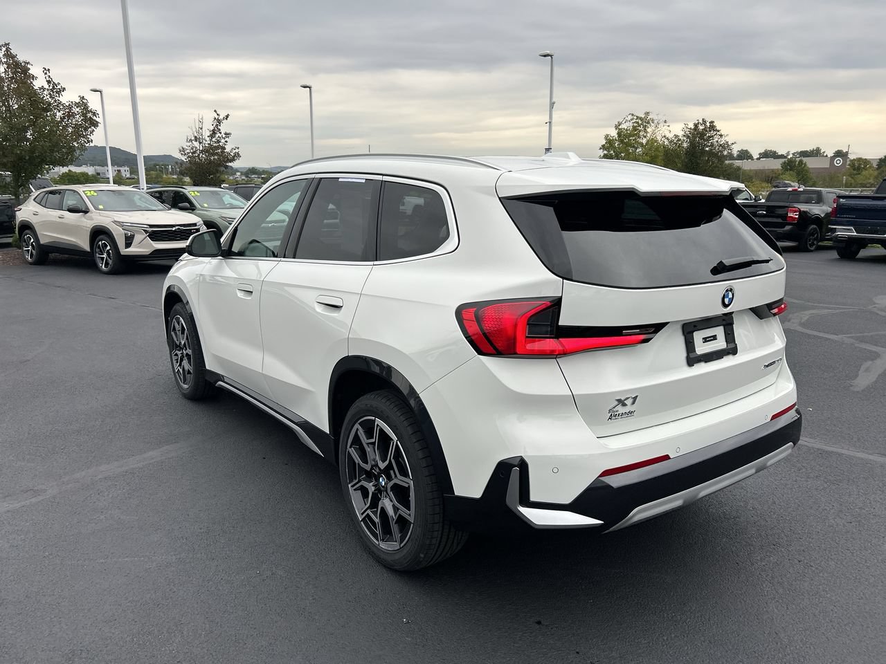 Used 2025 BMW X1 xDrive28i w/ Convenience Package AWD/4WD image 5