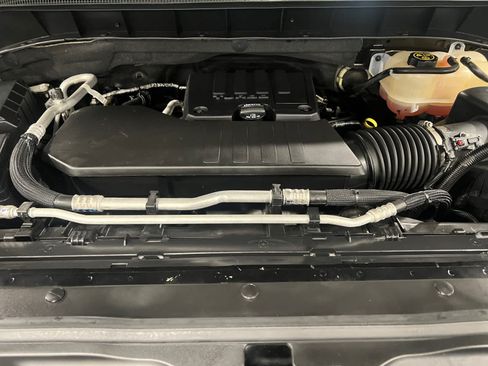Used 2022 Chevrolet Silverado 1500 LT AWD/4WD image 7
