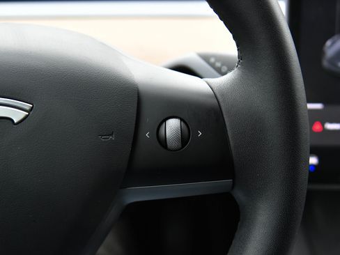 Used 2021 Tesla Model 3 Standard Range Plus image 29