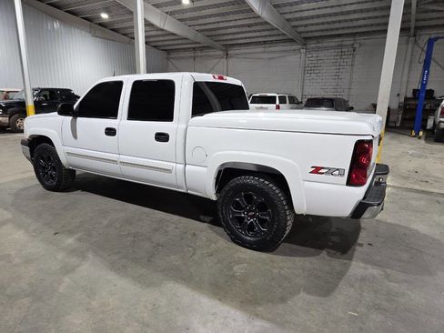Used 2005 Chevrolet Silverado 1500 4x4 Crew Cab w/ Safe And Sound Package image 9