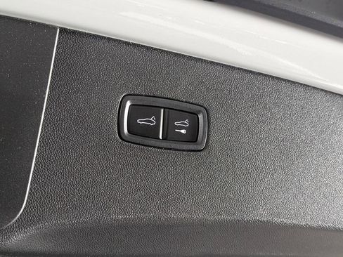 New 2026 Porsche Cayenne image 17