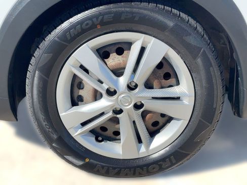 Used 2020 Nissan Kicks S image 12