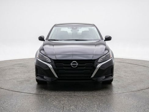 Used 2025 Nissan Altima 2.5 SV FWD image 2