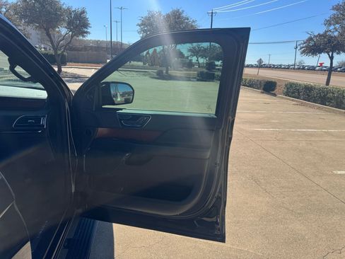 Used 2020 Lincoln Navigator 2WD image 16