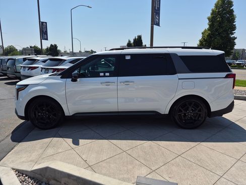 Used 2025 Kia Carnival SX w/ SX Dark Edition Package FWD image 9