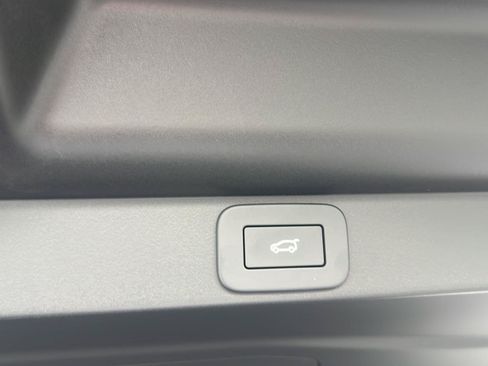 New 2026 Land Rover Range Rover Long Wheelbase SE AWD/4WD image 32