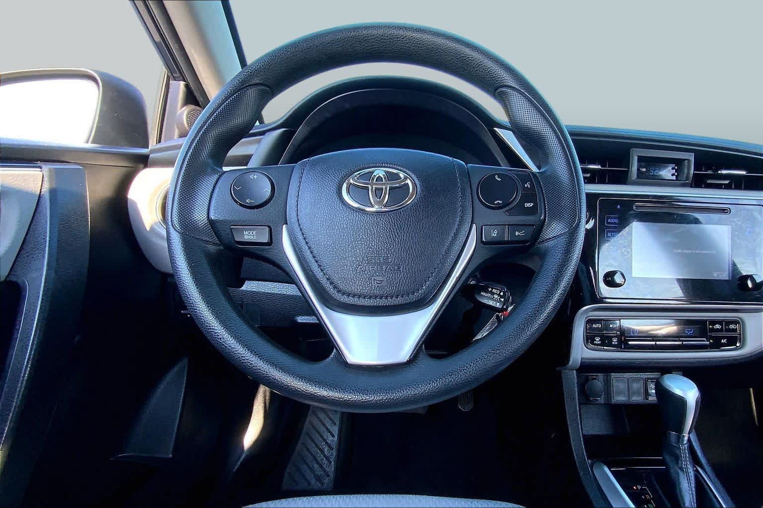 Used 2018 Toyota Corolla LE FWD image 6
