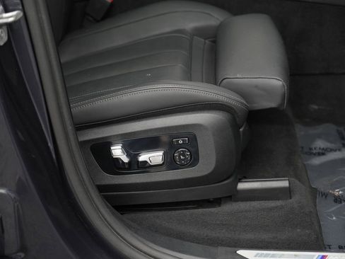 Used 2022 BMW X7 M50i w/ Dynamic Handling Package image 40