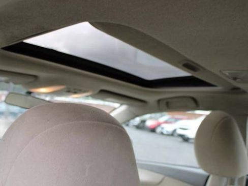 Used 2010 Toyota Corolla LE FWD image 9