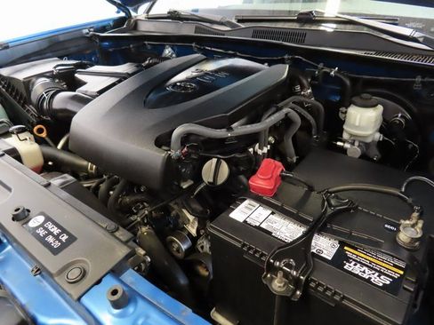 Used 2018 Toyota Tacoma SR5 image 33