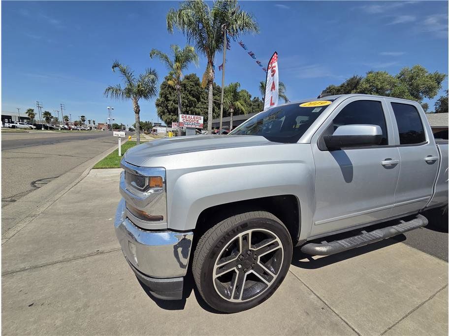 Used 2019 Chevrolet Silverado 1500 LT w/ LPO, Black Pack AWD/4WD image 3