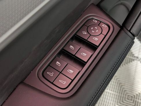 Certified 2025 Porsche Cayenne Coupe image 26