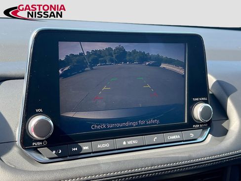 Used 2025 Nissan Rogue S FWD image 17