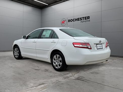 Used 2010 Toyota Camry LE FWD image 3