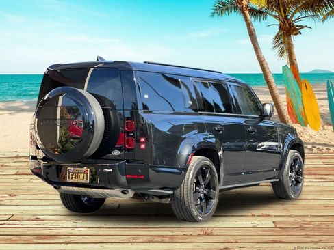 Used 2023 Land Rover Defender 130 X-Dynamic SE image 6