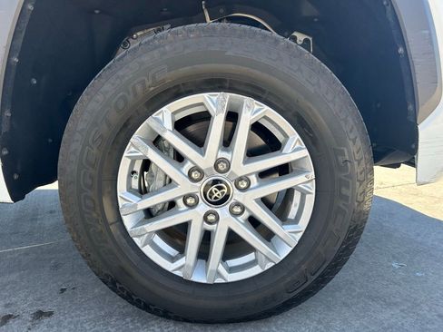 Used 2022 Toyota Tundra SR5 w/ SR5 Convenience Package image 32