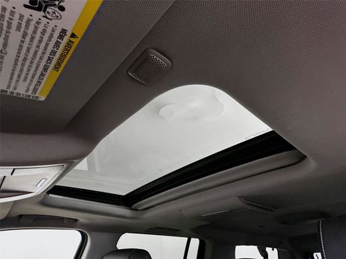 Used 2016 GMC Yukon XL Denali w/ Open Road Package AWD/4WD image 17