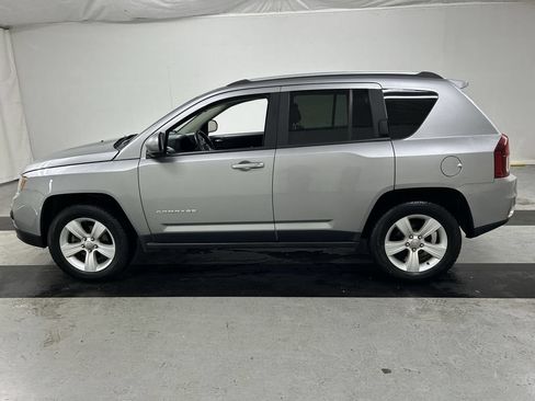 Used 2017 Jeep Compass Latitude AWD/4WD image 6