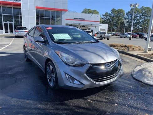 Used 2013 Hyundai Elantra SE image 2