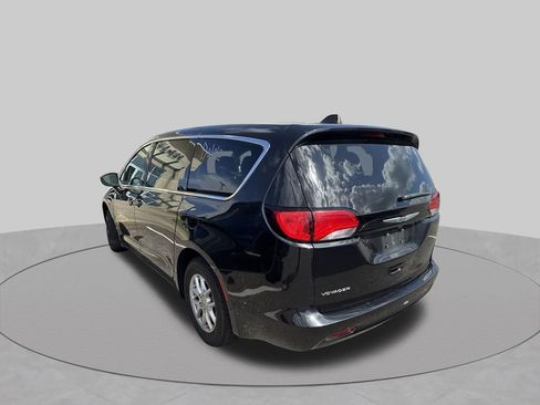 Used 2023 Chrysler Voyager LX FWD image 8