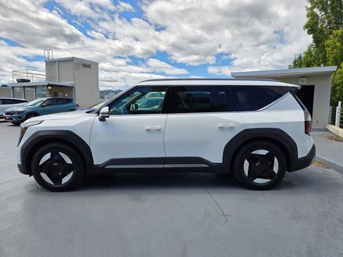 Certified 2024 Kia EV9 Wind AWD/4WD image 6