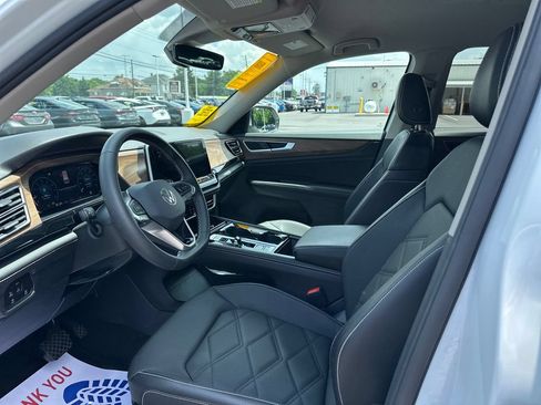 Used 2024 Volkswagen Atlas SE AWD/4WD image 9