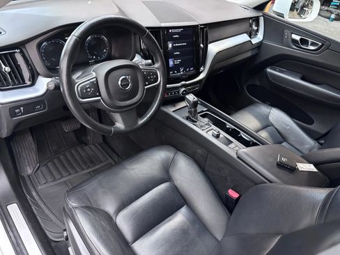 Used 2018 Volvo XC60 T6 Momentum w/ Vision Package AWD/4WD image 8