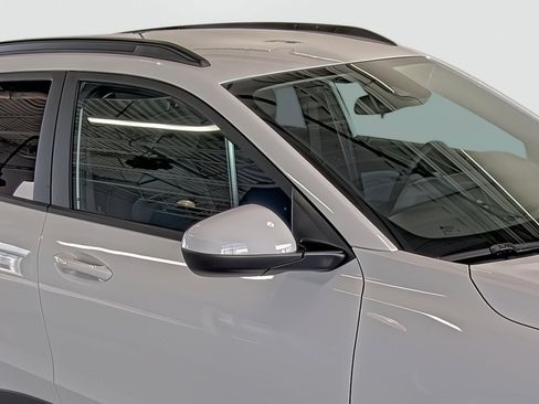 Used 2025 Chevrolet Trax LT w/ Driver Confidence Package image 17