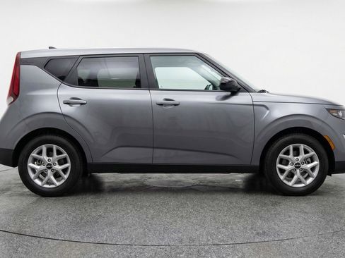 Used 2025 Kia Soul LX w/ LX Technology Package FWD image 11