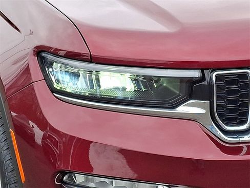 Used 2023 Jeep Grand Cherokee Limited image 9